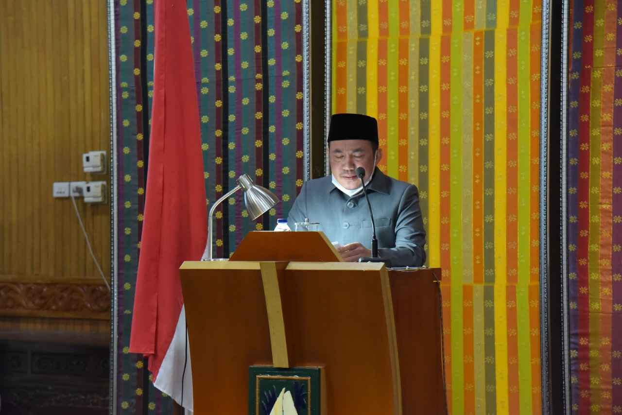Al Azmi Sampaikan Pandangan Umum Fraksi Golkar Terkait Ranperda LPJ APBD Bengkalis TA 2019