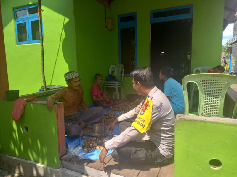 Bhabinkamtibmas Desa Pungkat Kecamatan Gaung AIPDA DENNY HIDAYAT Rutin Laksanakan Giat Door to door