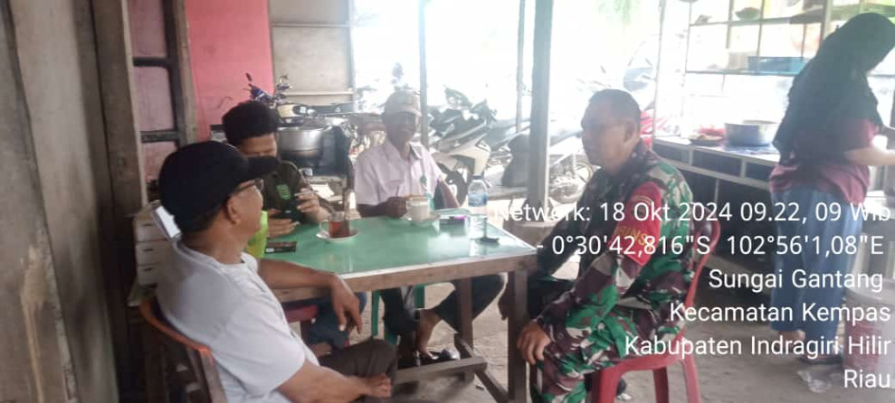 Kerja Sama Yang Baik, Babinsa Koramil 03/Tpl Serka Faisal Komsos Bersama Kadus