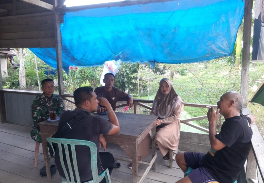 Babinsa Koramil 07/Reteh Jalin Hubungan Harmonis dengan Masyarakat Desa P. Kecil