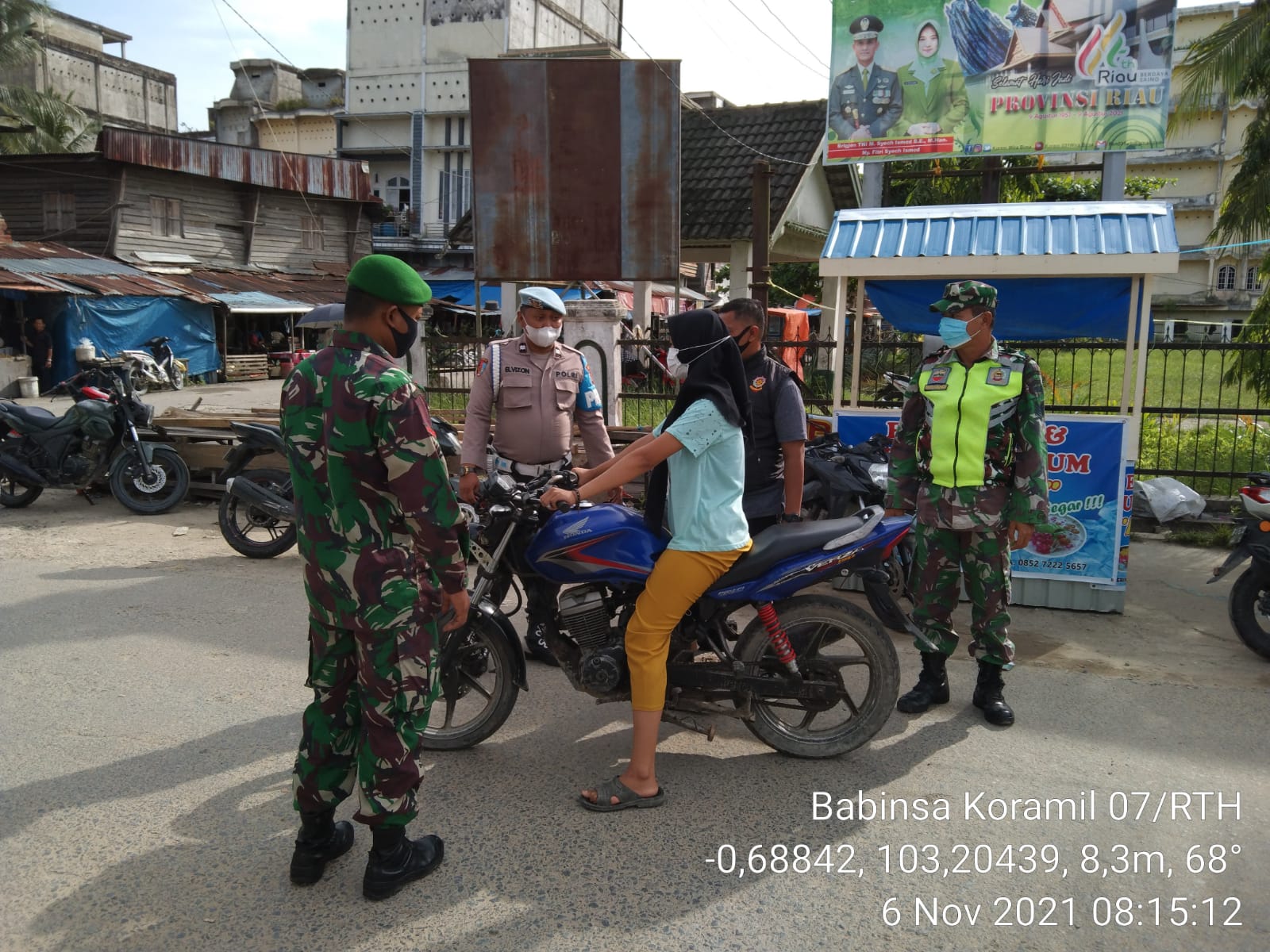 Terus Bisenergi, Satgas Covid-19 dan Koramil 07/Reteh Rutin Himbau Warga Patuhi Protkes