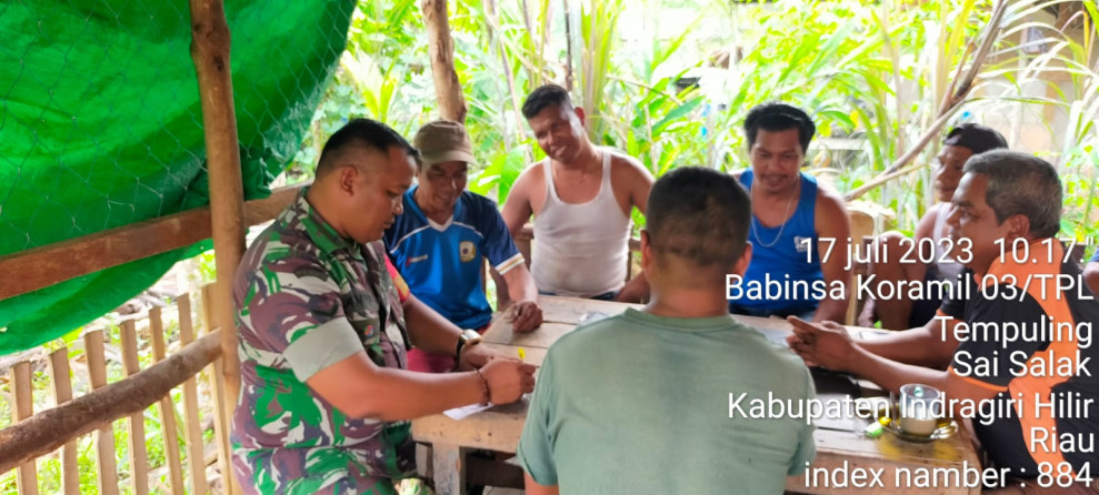 Melalui Komsos, Babinsa 03/Tpl Ingatkan Warga Waspada Kebakaran Rumah