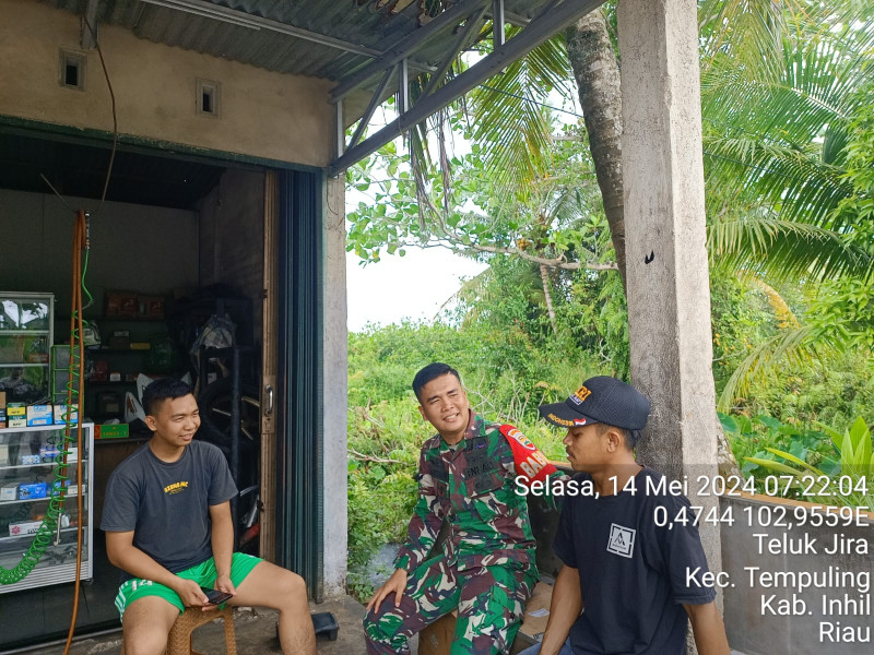 Pupuk Kebersamaan Babinsa Koramil 03/Tpl Komsos Dengan Tokoh Pemuda