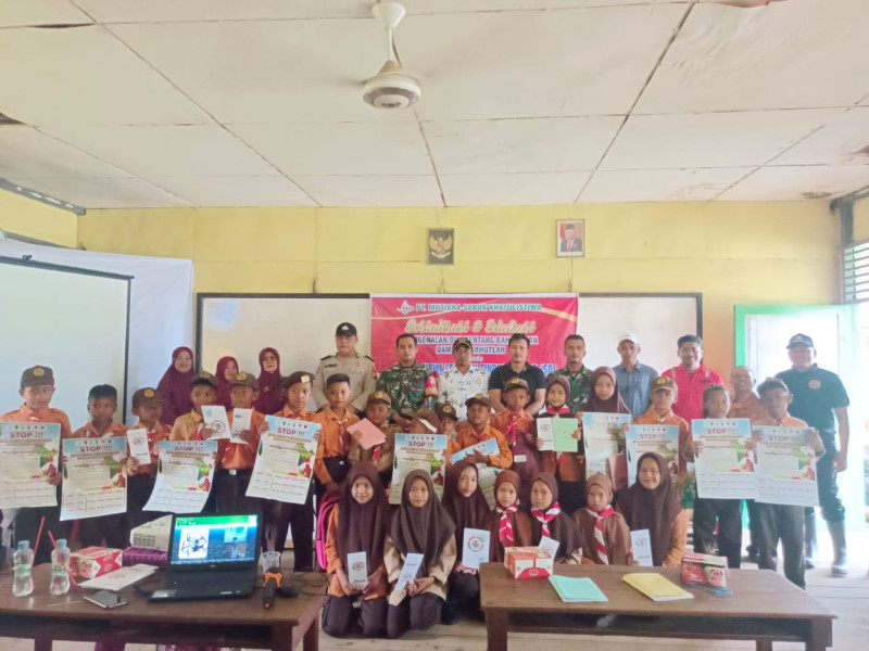 Babinsa 05/Gas Chandra Manto Komsos Pengenalan Dini Tentang Dampak Bahaya Karhutla