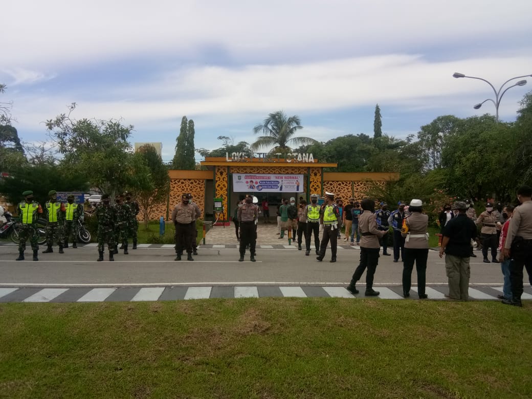 Aparat TNI, Polri dan Pemda Kab. Siak Lakukan Penerapan Kesehatan di Destinasi Wisata Aparat TNI, Polri dan Pemda Kab. Siak Lakukan Penerapan Kesehatan di Destinasi Wisata