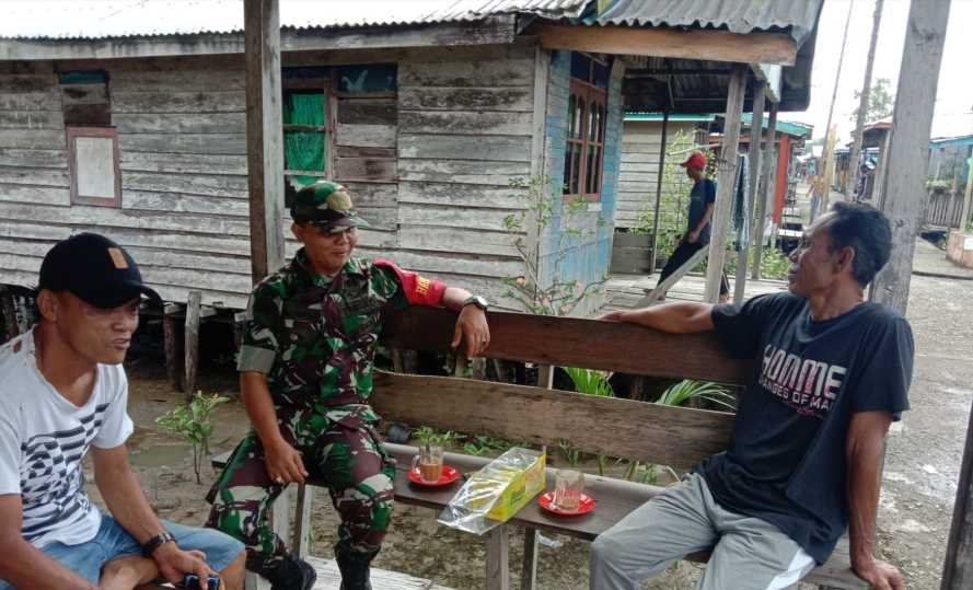 Babinsa Koramil 04/Kuindra Himbau Warga Agar Peduli Terhadap Lingkungan
