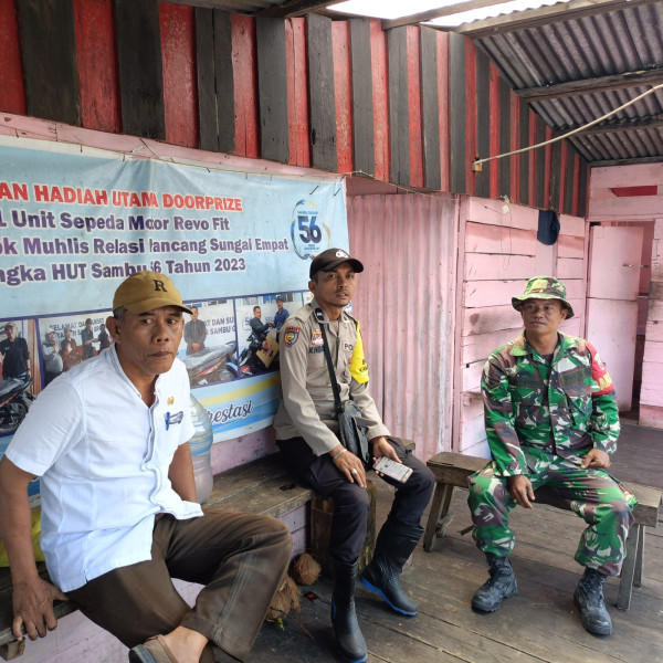 Tingkatkan Sinergitas Babinsa Koramil 05/Gas  Serda Rudi Hartono Laksanakan Giat Komsos Bersama Pemerintah Kelurahan Sungai Empat