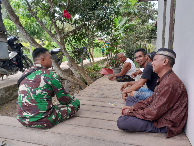 Tingkatkan Sinergitas Babinsa Koramil 05/GAS Serda Ricky Rutin Laksanakan Giat Komsos