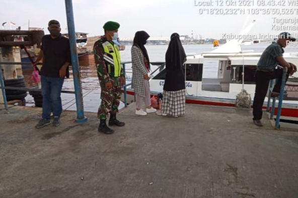 Serda Lendi Piter Lakukan Penjagaan dan Disiplin Prokes di Pelabuhan Guntung