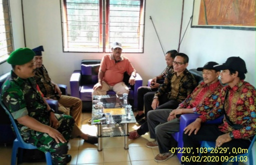 Babinsa Desa Tanjung Lajau Aktip Lakukan Komunikasi Sosial di Wilayah Binaannya