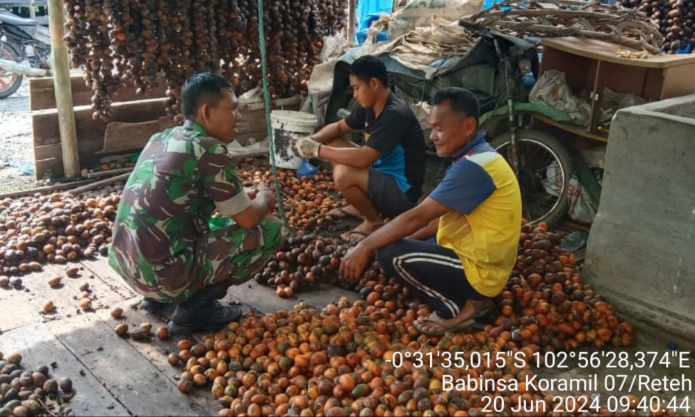 Koramil 07/Reteh Ajak Masyarakat Untuk Giat Laksanakan Komsos di Wilayah Binaan