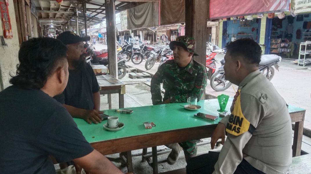 Bhabinsa Koramil 05/Gas Koptu Umar Nasution Komsos Dengan Warga Binaan Jalin Silaturahmi