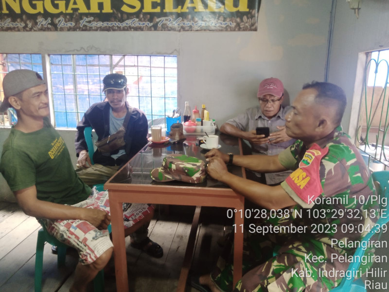 Dalam Pelaksanaan Komsos, Koramil 10/Pelangiran Jaga Kekompakan dan Kebersamaan di Wilayah Bersama Warga