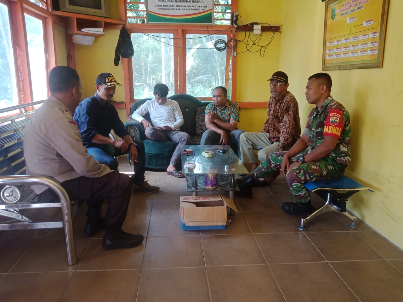 Wujud Sinergitas, Babinsa 03/Tempuling Bersama Bhabinkamtibmas Komsos Dengan Perangkat Desa