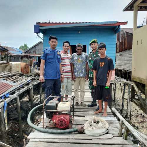 Pelaksanaan Uji Coba Mesin Pemadam Kebakaran Bersama Babinsa Koramil 04/Kuindra