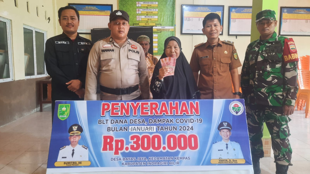 Babinsa Desa Bayas Jaya Koramil 03/Tpl Melaksanakan Pendampingan Penyaluran BLT-DD Tahun 2024