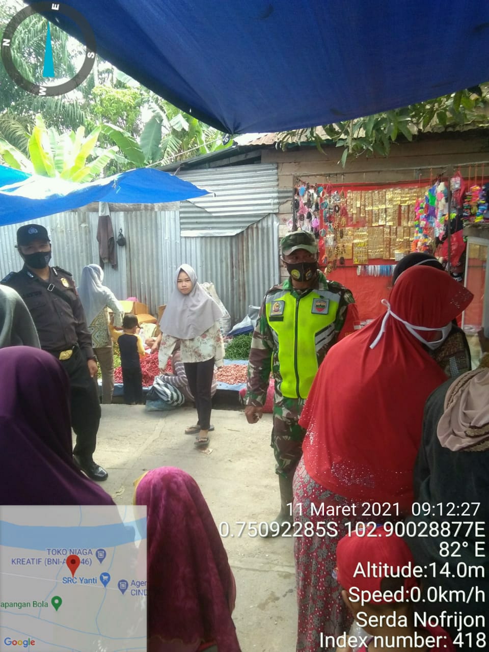 Penegakan Prokes di Pasar Kembang, Babinsa Koramil 09/Kemuning Sampaikan Hal Ini...