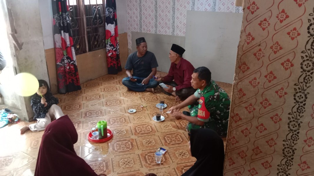 Tingkatkan Kualitas Keamanan Melalui Pengawasan SDM Bersama Babinsa Koramil 07/Reteh Tingkatkan Kualitas Keamanan Melalui Pengawasan SDM Bersama Babinsa Koramil 07/Reteh