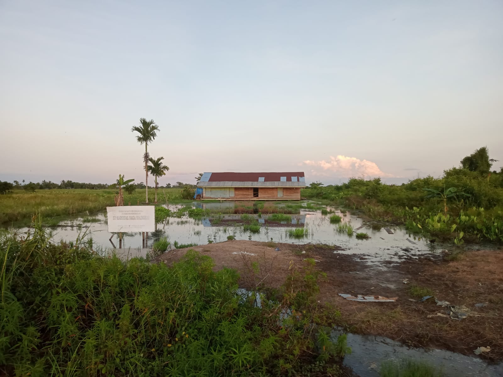 Sungai Batang Tuaka Meluap Air Sudah Rata dengan Rumah Warga, Ada Predator ?  