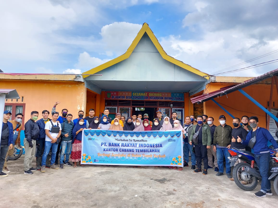 Melalui Yayasan Baitul Mal, BRI Cabang Tembilahan Berbagi Sembako di Kecamatan Batang Tuaka
