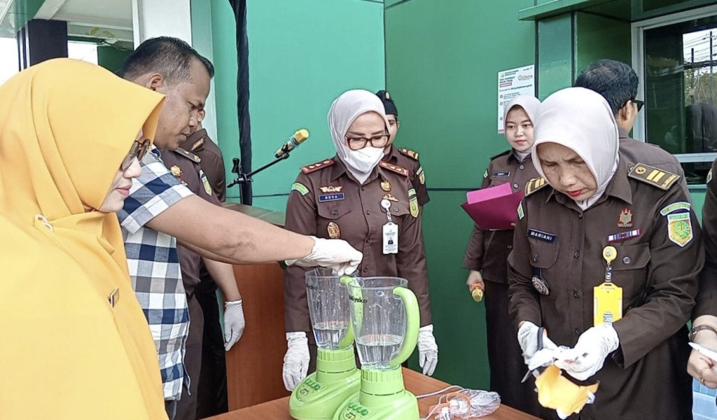Kejaksaan Negeri Inhil Musnahkan Barang Bukti Narkotika dan Elektronik Ilegal
