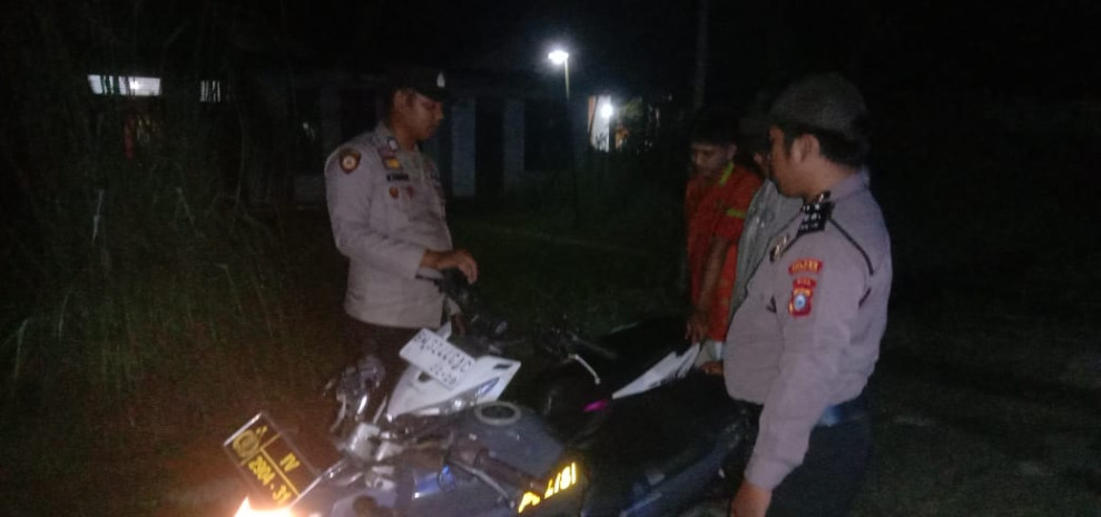Personil Polsek Gaung Laksanakan Patroli Malam Ciptakan Situasi Kondusif