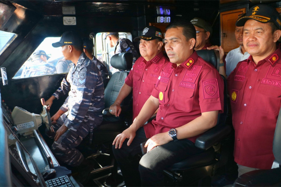 Kakanwil Riau Pimpin Pengawasan Keimigrasian di Perairan Dumai