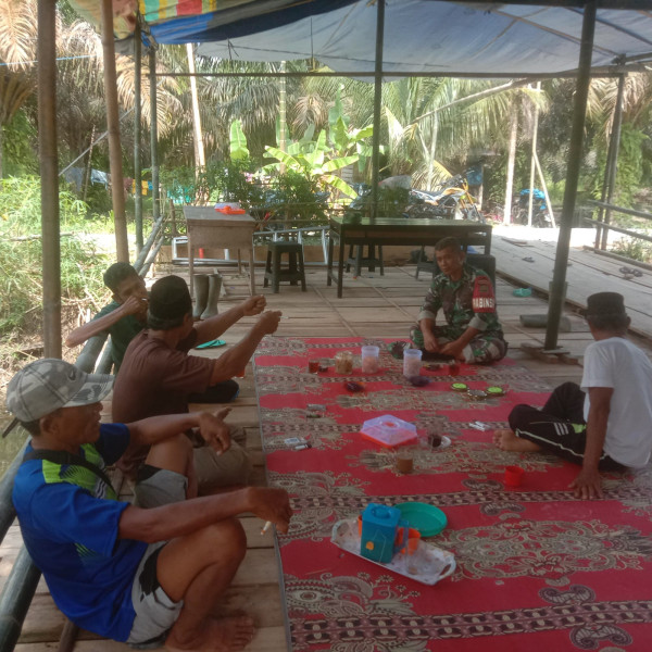 Babinsa Koramil 09/Kmg Bersama Masyarakat dan Pendamping Desa Jalin Silaturahmi Antar Sesama