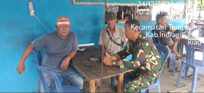 Babinsa Koramil 03/Tpl Komsos Bersama Ketua RW Dan RT di Desa Binaan