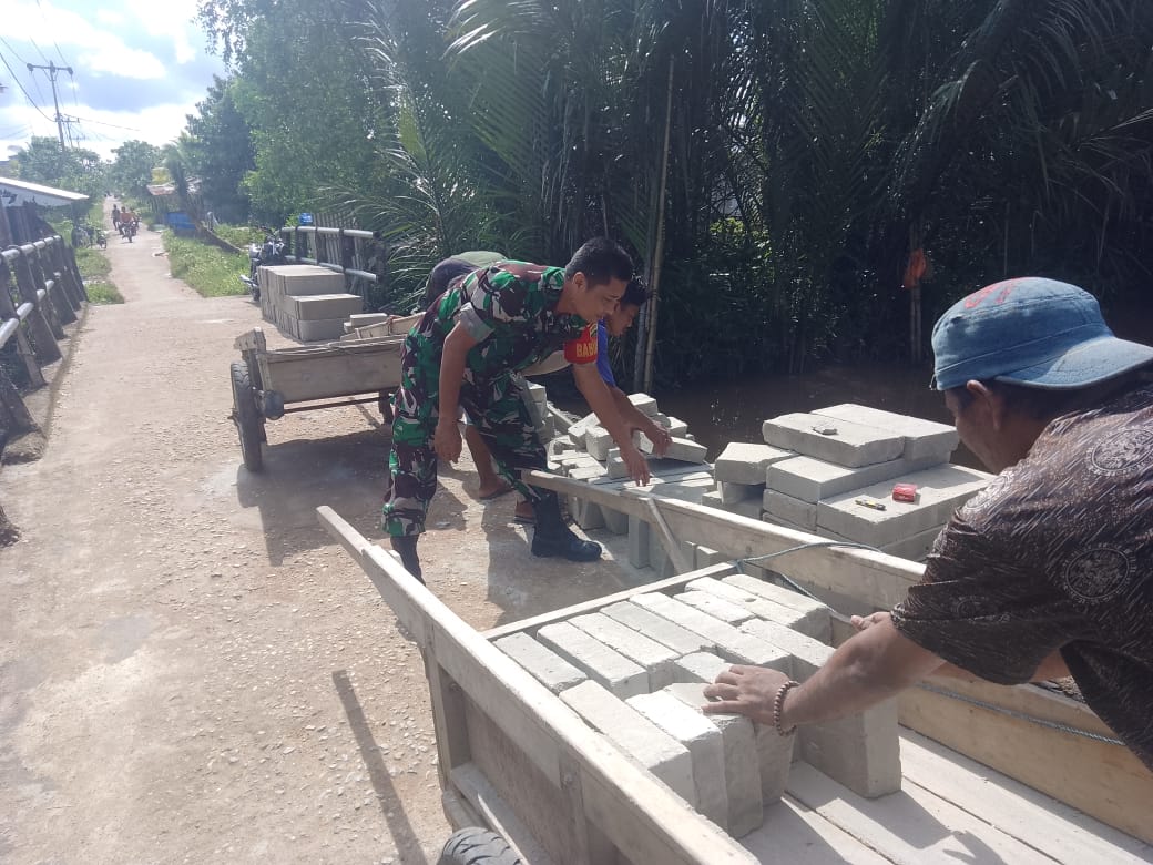 Pelaksanaan Goro Oleh Babinsa Koramil 04/Kuindra Bersama Masyarakat