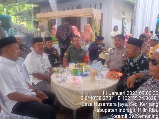 Babinsa Koramil 09/Kemuning Laksanakan Komsos Menghadiri Acara Pernikahan