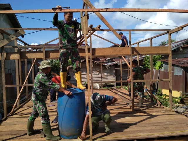Peringati Hari Juang Kartika Tahun 2018, Kodim 0314/Inhil Bersama Baznas Bedah Rumah Warga 