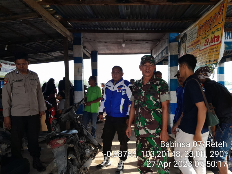 Pelaksanaan Pengamanan Ketupat Lancang Kuning Pos Pelabuhan Oleh Babinsa Koramil 07/Reteh