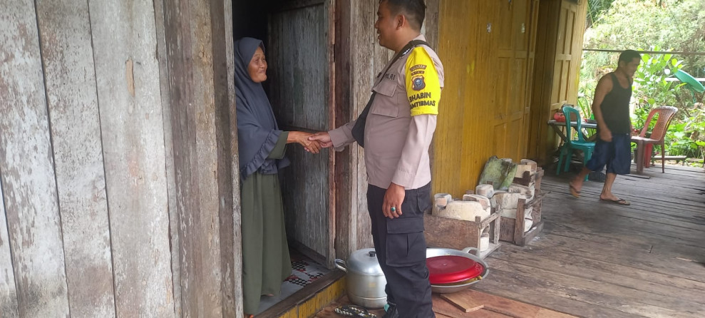 Ciptakan Kesejukan Jelang Pilkada, Personil Polsek Gaung Laksanakan Kegiatan Cooling Sistem