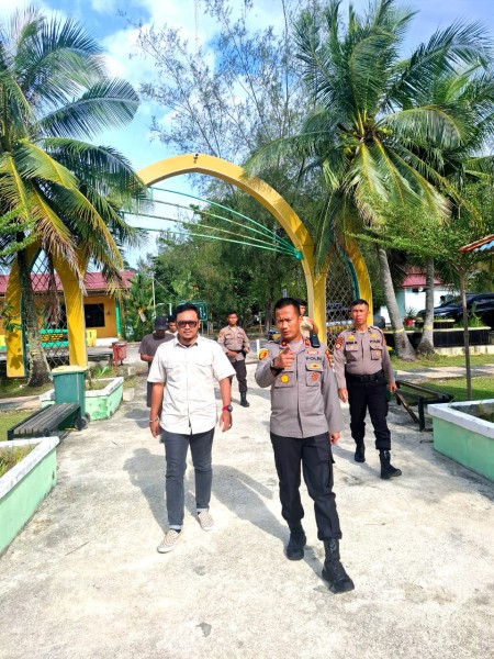 Menjaga Alam, Merawat Harapan: Wakapolres Bengkalis dan IAIN Bengkalis Tinjau Lokasi Green Policing di Pantai Selat Baru Menjaga Alam, Merawat Harapan: Wakapolres Bengkalis dan IAIN Bengkalis Tinjau Lokasi Green Policing di Pantai Selat Baru