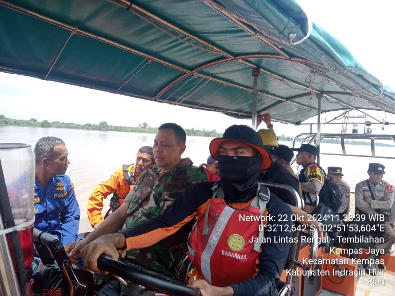 Babinsa Koramil 03/Tpl Bersama Muspika Bantu Pencarian Korban Tenggelam