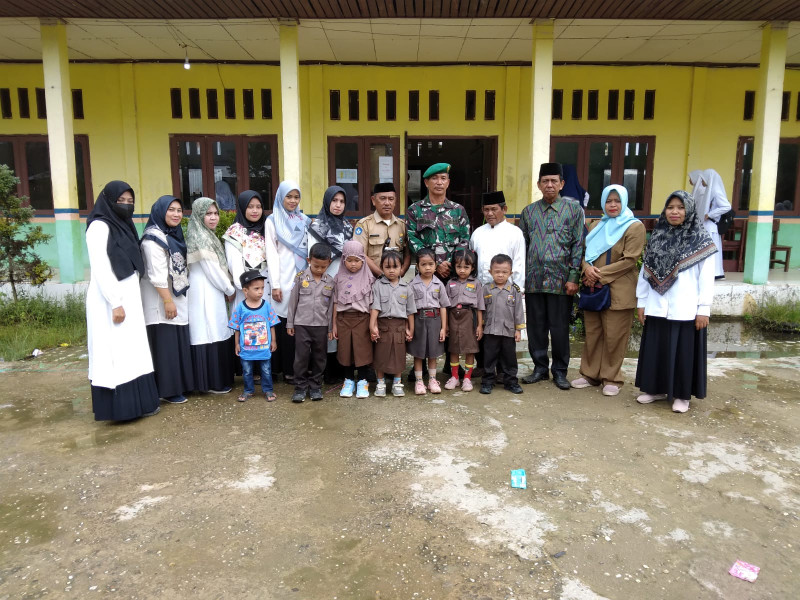 Pelaksanaan Upacara Bendera di Yayasan DDI Bersama Babinsa Kelurahan Benteng