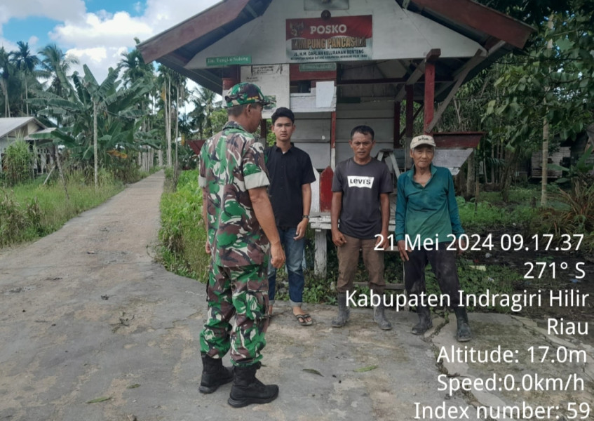 Babinsa Koramil 07/Reteh Melakukan Komunikasi Sosial di Kampung Pancasila