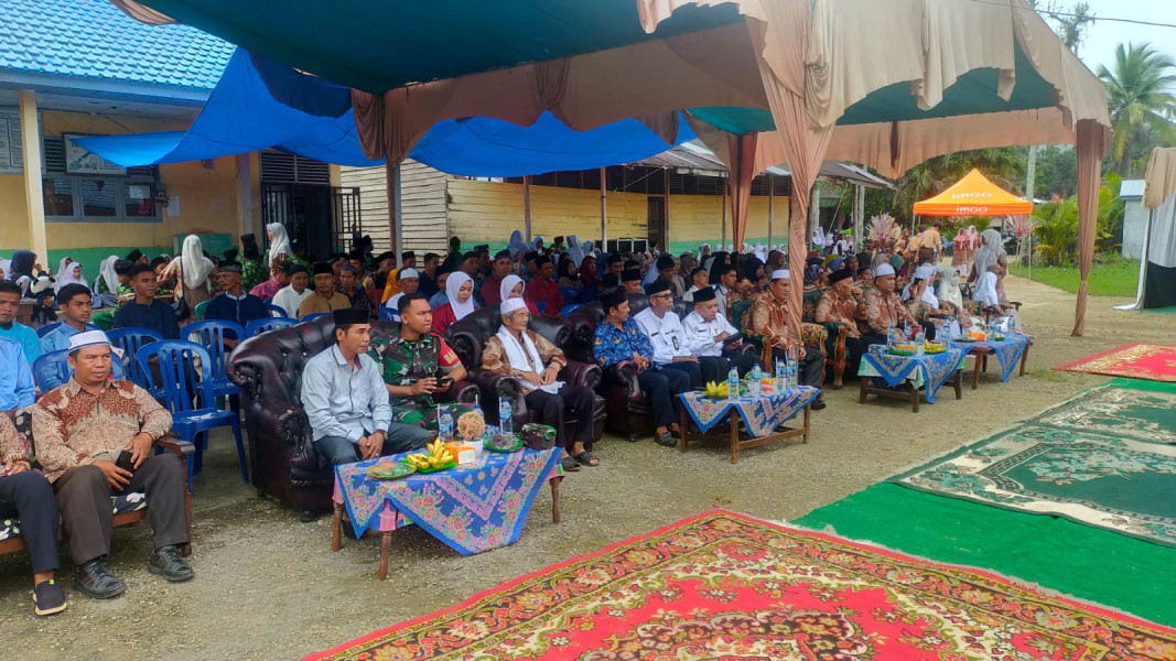 Babinsa 03/Tpl Menghadiri Perpisahan Santri Pondok Pesantren Darussalam