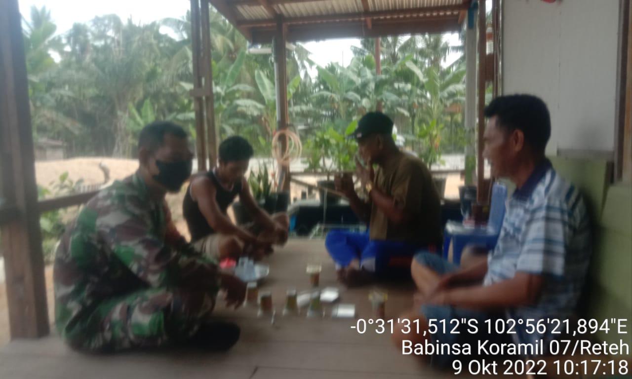 Sertu Yadi Yanto Jalin Komsos Bersama Masyarakat Setempat