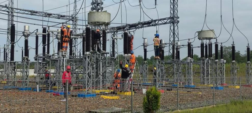 Jaga Keandalan Listrik, PLN Lakukan Pemeliharaan Jalur Transmisi SUTT 150 kV Rengat-Tembilahan