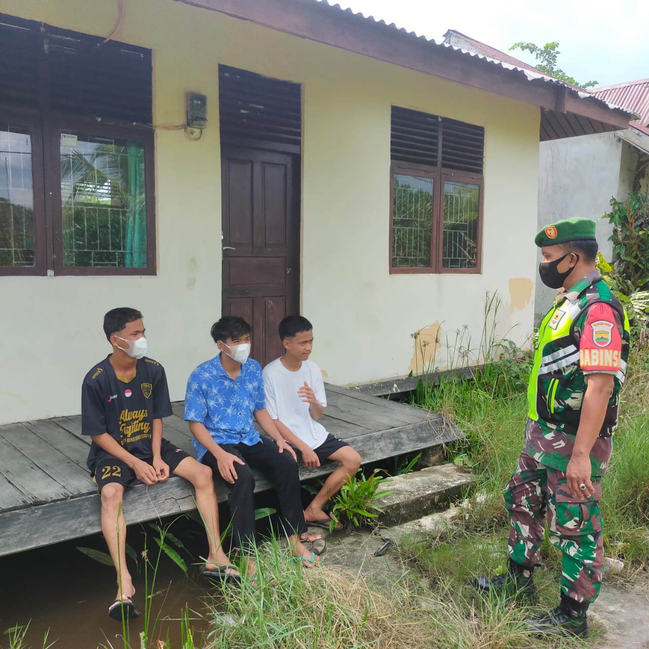 Upaya Penyebaran Covid-19, Kopda Deni. S Sosialisasi Penerapan Prokes