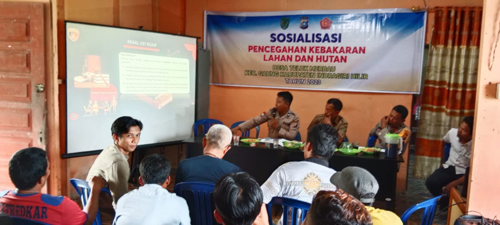 Cegah Kebakaran Hutan Bhabinkamtibmas Sosialisasi Karhutla di Desa Teluk Merbau