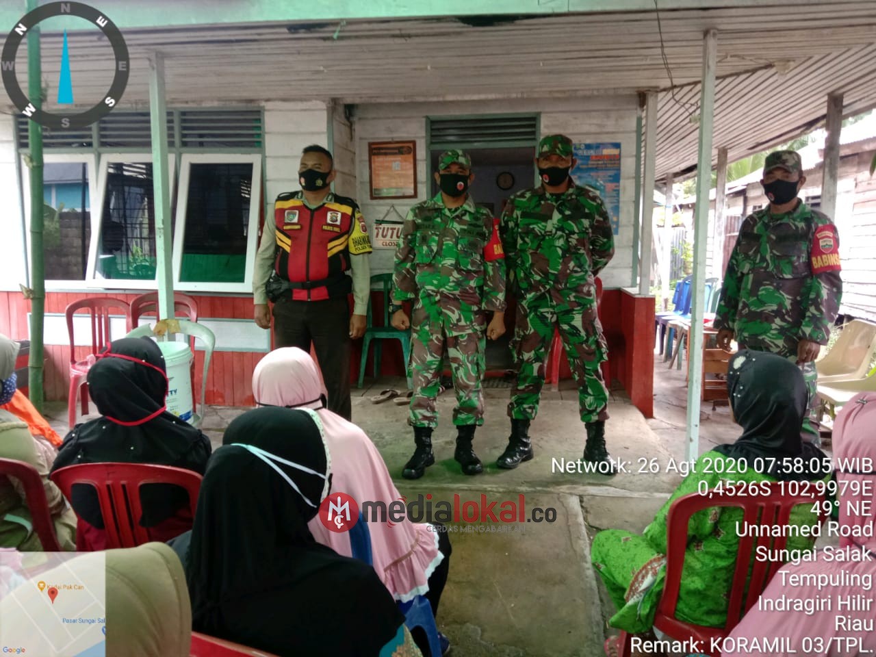 Sinergitas TNI-Polri Amankan Pembagian BST Tahap Empat di Kecamatan Tempuling