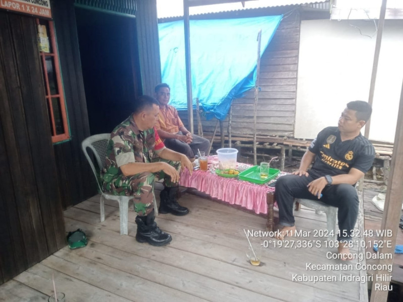 Jelang Ramadhan, Babinsa Koramil 04/Kuindra Jalin Kedekatan dan Kebersamaan Bersama Warga