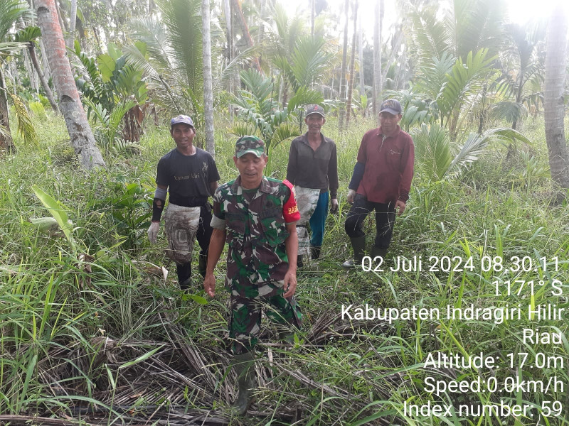 Ciptakan Kenyamanan Di Lingkungan Bersama Babinsa Koramil 07/Reteh Guna Cegah Karhutla