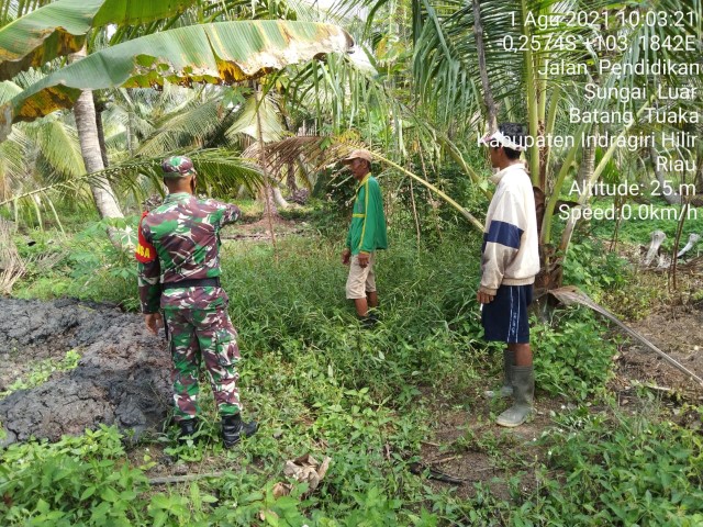 Babinsa Koramil 12/Batang Tuaka Gelar Pemantauan dan Patroli Karhutla di Sungai Luar