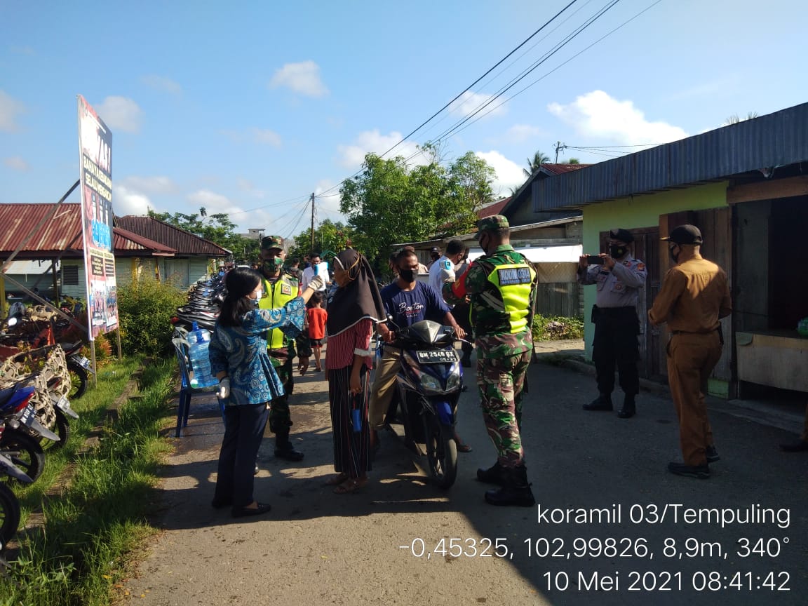 Persiapan Hari Raya Idul Fitri, Babinsa 03/Tempuling Giat Lakukan Penegakan Protokol Kesehatan Dipas