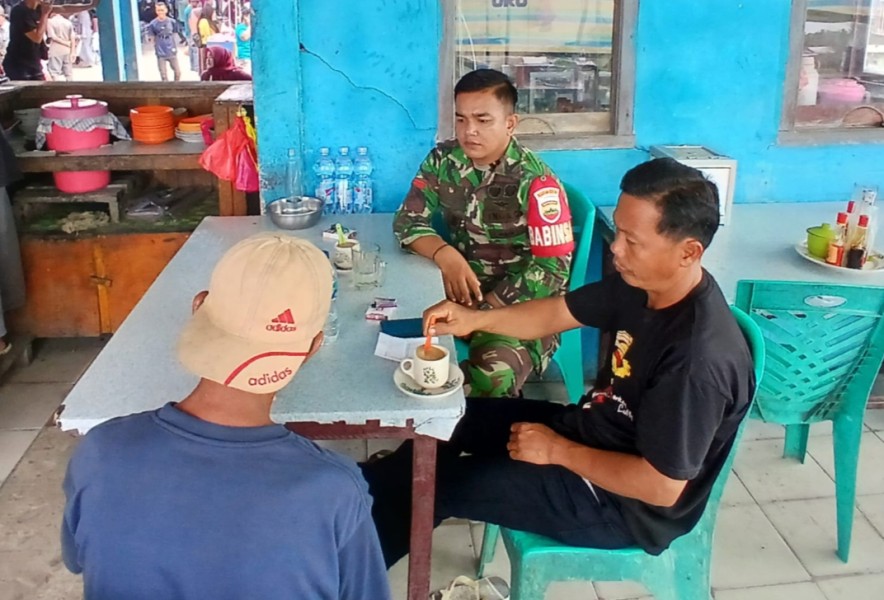 Bhabinsa 05/Gas Sampaikan Bahaya Karlahut Kepada Tokoh Masyarakat dan Pemuda Setempat