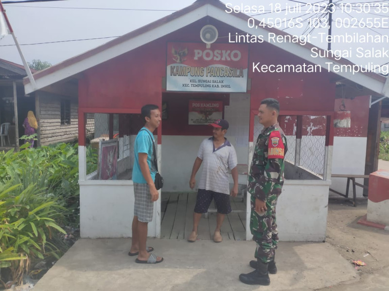 Di Kampung Pancasila, Babinsa Koramil 03/Tempuling Jalin Kedekatan dan Silaturahmi Antar Sesama